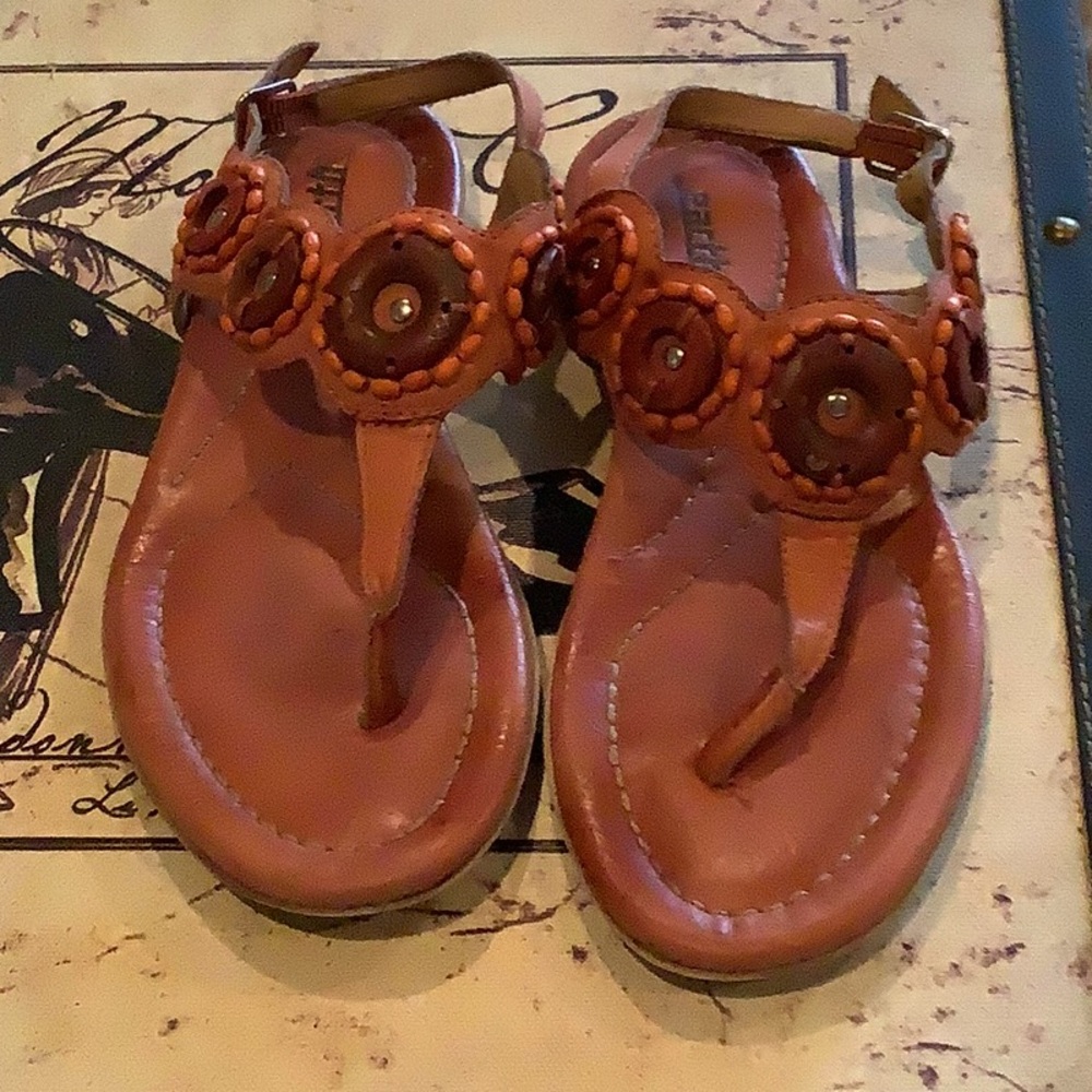Earth Tan Leather Sandals with Floral Ornament and Flat Soles